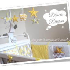 Déco chambre bébé thème motifs géométriques en gris, jaune, blanc